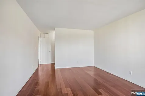 1077 River Road Edgewater NJ 07020