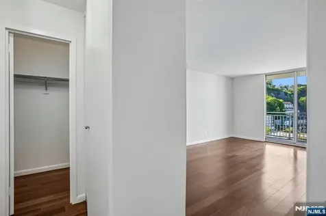 1077 River Road Edgewater NJ 07020