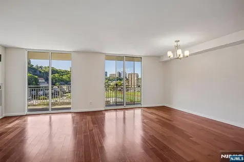 1077 River Road Edgewater NJ 07020