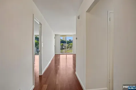 1077 River Road Edgewater NJ 07020