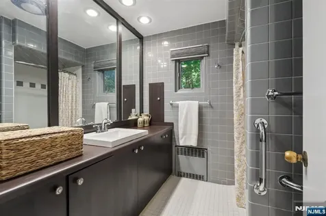 122 Sunrise Drive Hawthorne NJ 07506