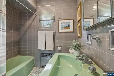 122 Sunrise Drive Hawthorne NJ 07506