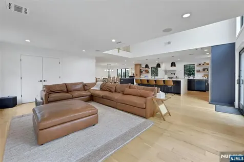 58 Spring Avenue Bergenfield NJ 07621