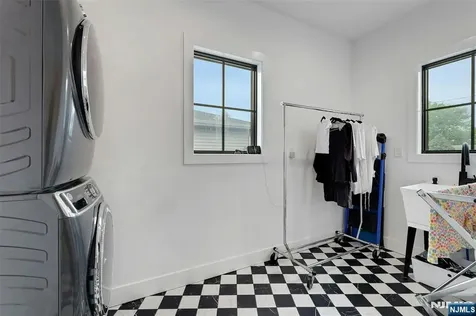 58 Spring Avenue Bergenfield NJ 07621