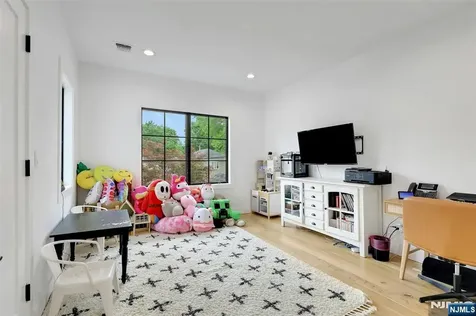 58 Spring Avenue Bergenfield NJ 07621