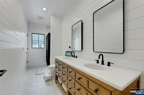 58 Spring Avenue Bergenfield NJ 07621