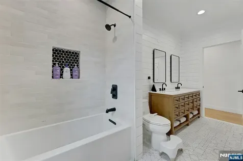 58 Spring Avenue Bergenfield NJ 07621
