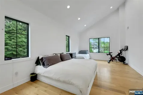 58 Spring Avenue Bergenfield NJ 07621