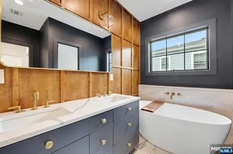 58 Spring Avenue Bergenfield NJ 07621