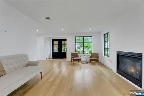 58 Spring Avenue Bergenfield NJ 07621