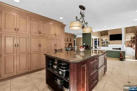 70 Forest Hills Cedar Grove NJ 07009