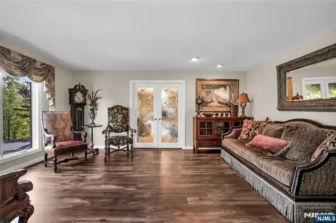 70 Forest Hills Cedar Grove NJ 07009