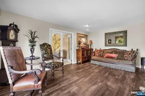 70 Forest Hills Cedar Grove NJ 07009