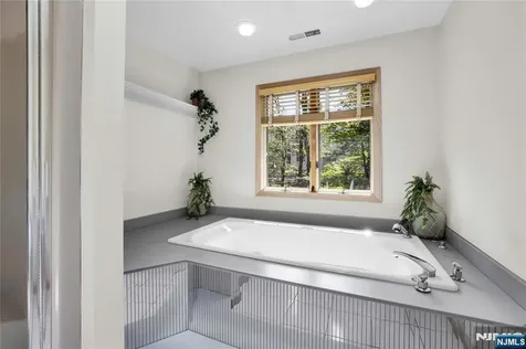 70 Forest Hills Cedar Grove NJ 07009