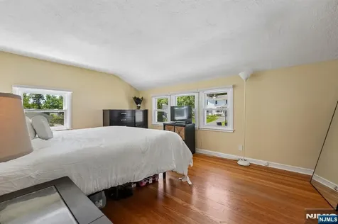 21 Howard Place Waldwick NJ 07463