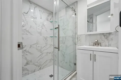 21 Howard Place Waldwick NJ 07463