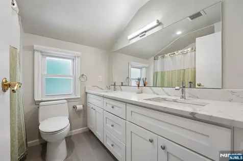 21 Howard Place Waldwick NJ 07463