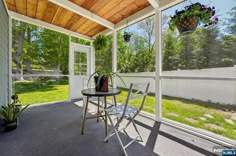 21 Howard Place Waldwick NJ 07463