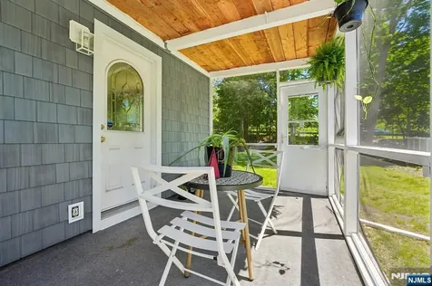 21 Howard Place Waldwick NJ 07463