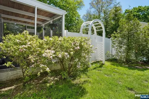 21 Howard Place Waldwick NJ 07463