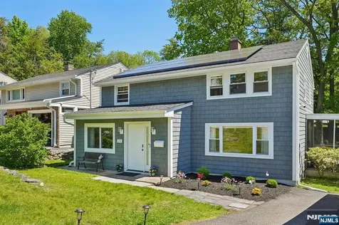 21 Howard Place Waldwick NJ 07463