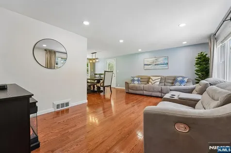 21 Howard Place Waldwick NJ 07463