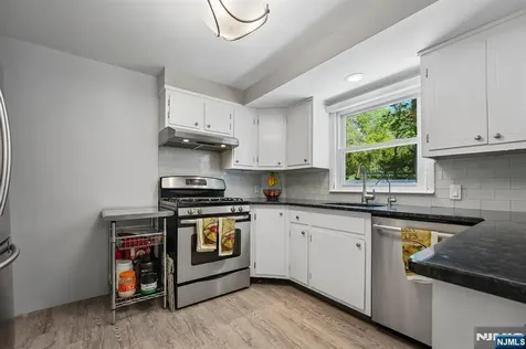 21 Howard Place Waldwick NJ 07463