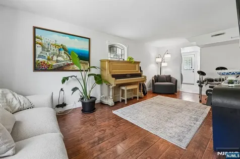 21 Howard Place Waldwick NJ 07463