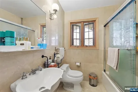 12 Beverly Road Englewood Cliffs NJ 07632