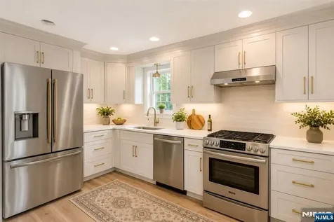 86 Minnehaha Boulevard Oakland NJ 07436