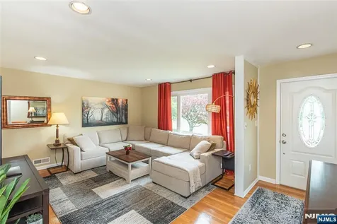 86 Minnehaha Boulevard Oakland NJ 07436
