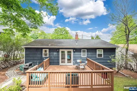 86 Minnehaha Boulevard Oakland NJ 07436