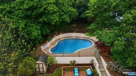86 Minnehaha Boulevard Oakland NJ 07436