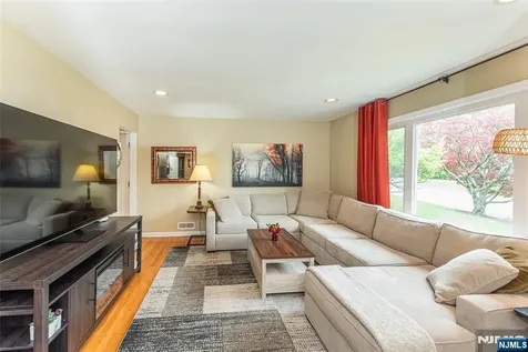 86 Minnehaha Boulevard Oakland NJ 07436