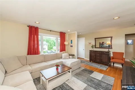 86 Minnehaha Boulevard Oakland NJ 07436