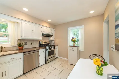 86 Minnehaha Boulevard Oakland NJ 07436