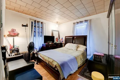 147 4th Avenue East Orange NJ 07017