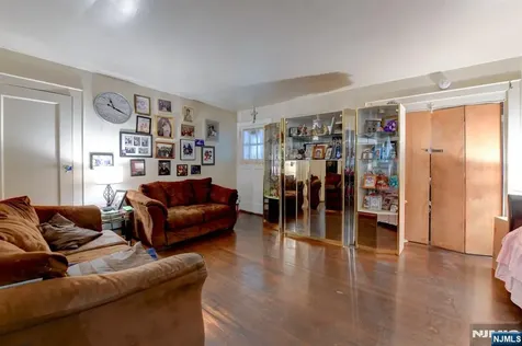 147 4th Avenue East Orange NJ 07017
