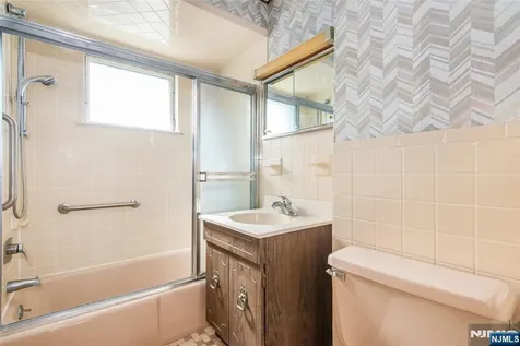214 Prospect Avenue North Arlington NJ 07031