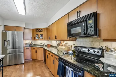 1077 River Road Edgewater NJ 07020