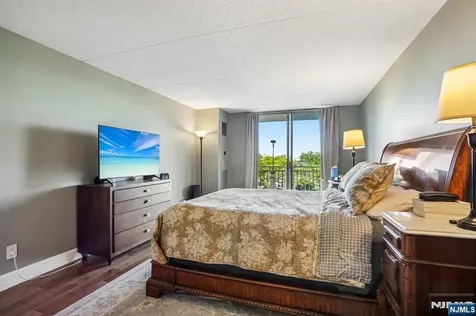 1077 River Road Edgewater NJ 07020