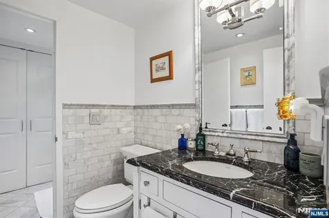 1077 River Road Edgewater NJ 07020