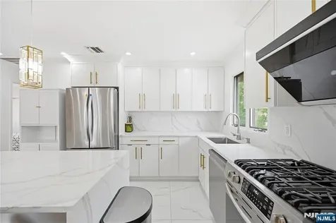 55 17th Avenue Elmwood Park NJ 07407