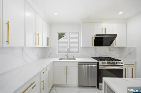 55 17th Avenue Elmwood Park NJ 07407