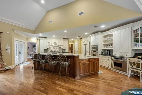68 Brams Hill Drive Mahwah NJ 07430