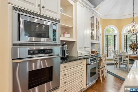 68 Brams Hill Drive Mahwah NJ 07430