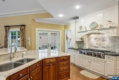 68 Brams Hill Drive Mahwah NJ 07430