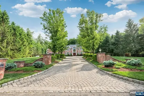 68 Brams Hill Drive Mahwah NJ 07430