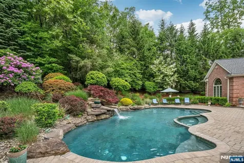 68 Brams Hill Drive Mahwah NJ 07430