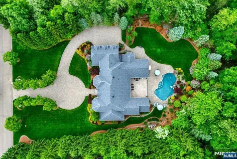 68 Brams Hill Drive Mahwah NJ 07430